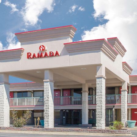 Ramada By Wyndham Edgewood Hotel & Conference Center Экстерьер фото