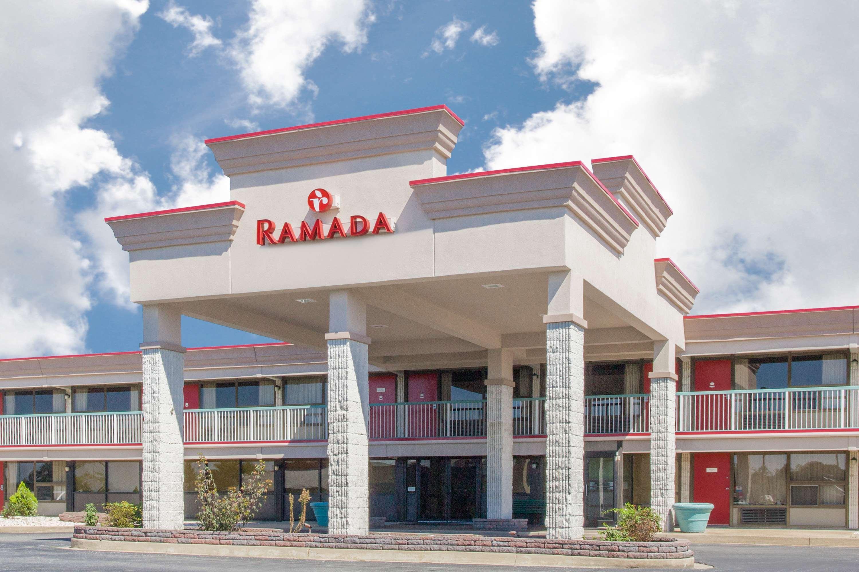 Ramada By Wyndham Edgewood Hotel & Conference Center Экстерьер фото